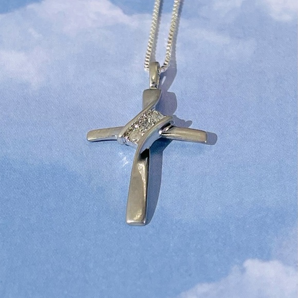 Unusual Sterling Crucifix with Sterling Box Chain - Picture 1 of 8